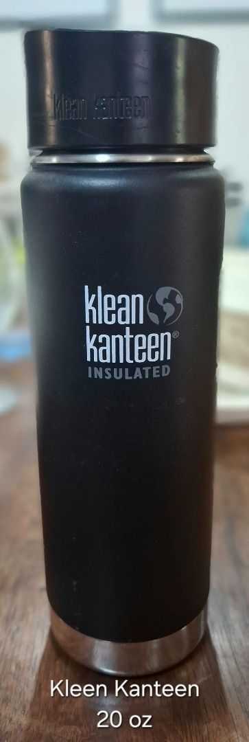 KLEAN KANTEEN Black Insulated Bottle 20oz (Category: Water Bottles & Tumblers) located in Pasig City. Submitted by dripcounty (Listing ID 1470025513, Image 1). Description: KLEAN KANTEEN Black Insulated Bottle 20oz ₱450 Bought in the Philippines Condition: Good / preloved Black Klean Kanteen insulated bottle, 20 oz as indicated, with screw lid and stainless base. Visible surface scuffs. Bottle only. Actual item shown in photos. Delivery fee shoul