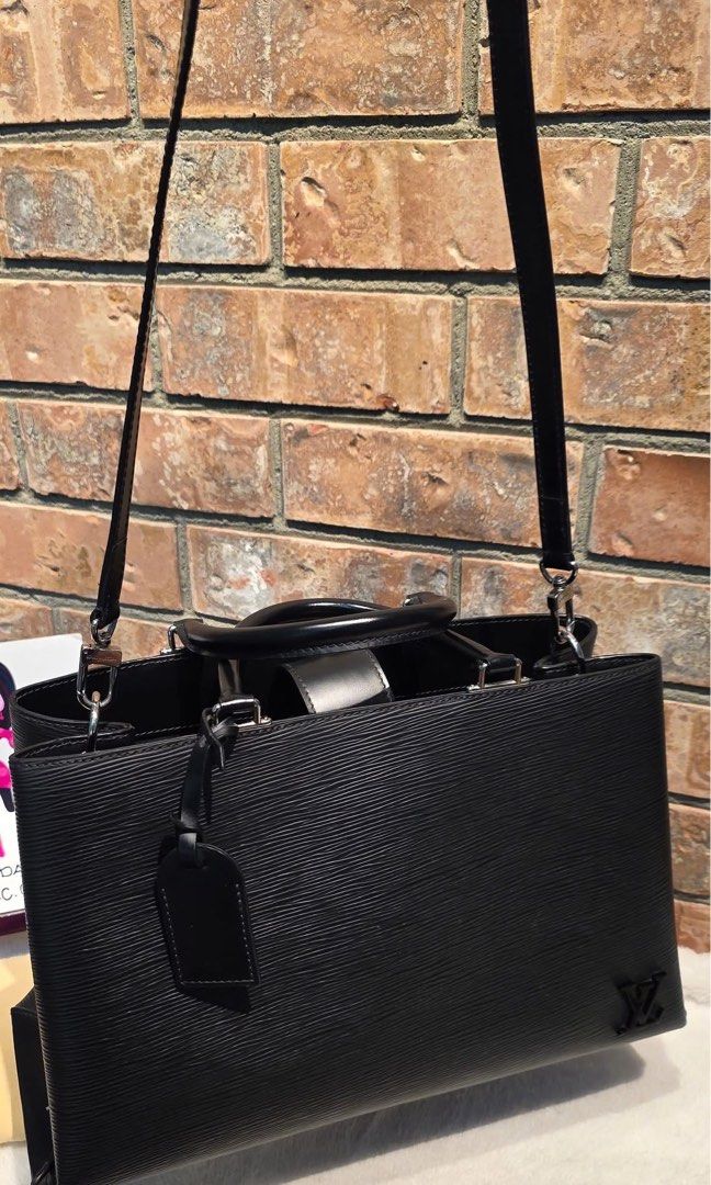 KLEBER MM EPI NOIR (Category: Luxury Bags & Wallets) located in Cotabato. Submitted by zyvenza.co (Listing ID 1470038227, Image 1). Description: KLEBER MM EPI NOIR 26k With Authenticity Certificate With Dustbag {L: 14.5" × H: 9" × W: 6" Handle Drop: 4.75" Strap Drop: 15" (Not Adjustable).