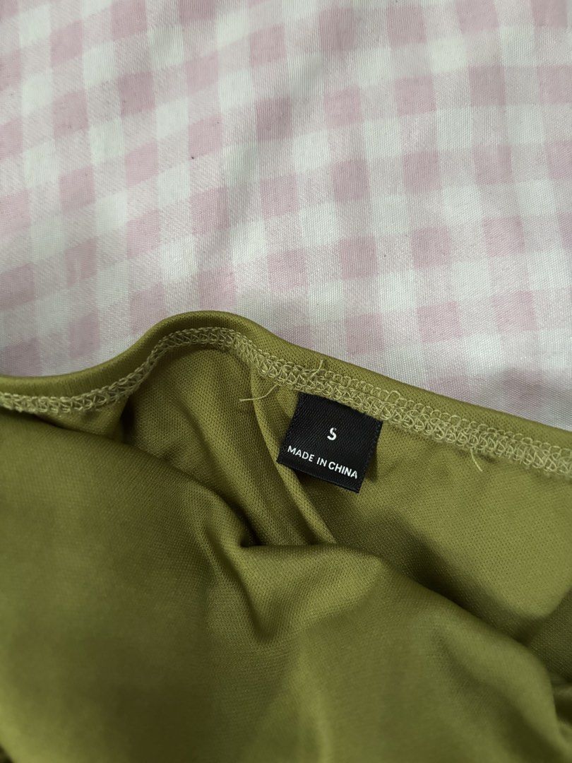 knit embroided camisole tube (Category: Sleeveless) located in Manila. Submitted by iyahpreloved_ (Listing ID 1469974468, Image 3). Description: size S!.