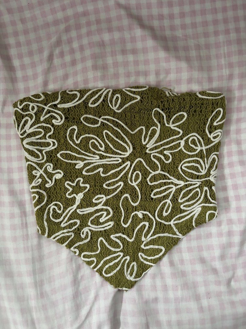 knit embroided camisole tube (Category: Sleeveless) located in Manila. Submitted by iyahpreloved_ (Listing ID 1469974468, Image 2). Description: size S!.