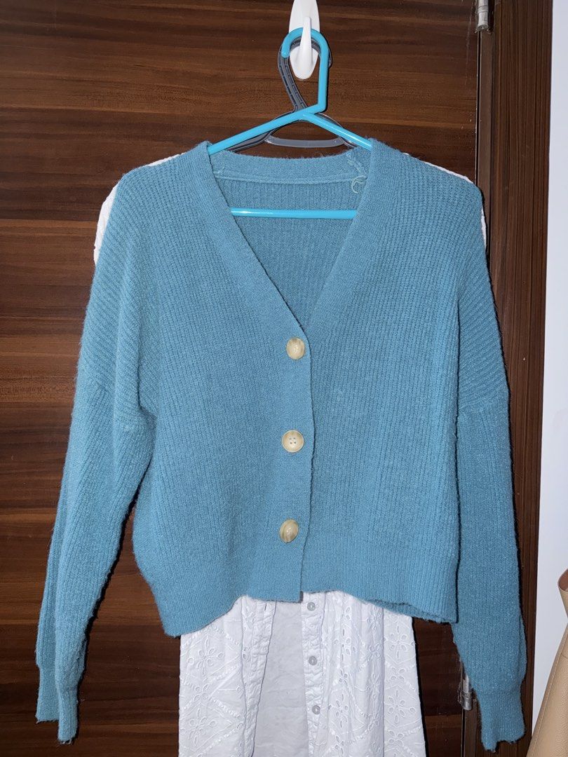 Knit V-Neck Cardigan (Category: Coats, Jackets and Outerwear) located in Mandaluyong City. Submitted by kadynkelsey (Listing ID 1470039065, Image 1). Description: For reference: -5'2" size S in Uniqlo - Vibrant bright blue chunky knit cardigan - Deep V-neckline with 3 large cream buttons - Comfortable long sleeves with dropped shoulders - Ribbed hem, cuffs, and collar for a snug fit - Cozy, textured material ideal for layering in cooler weather.