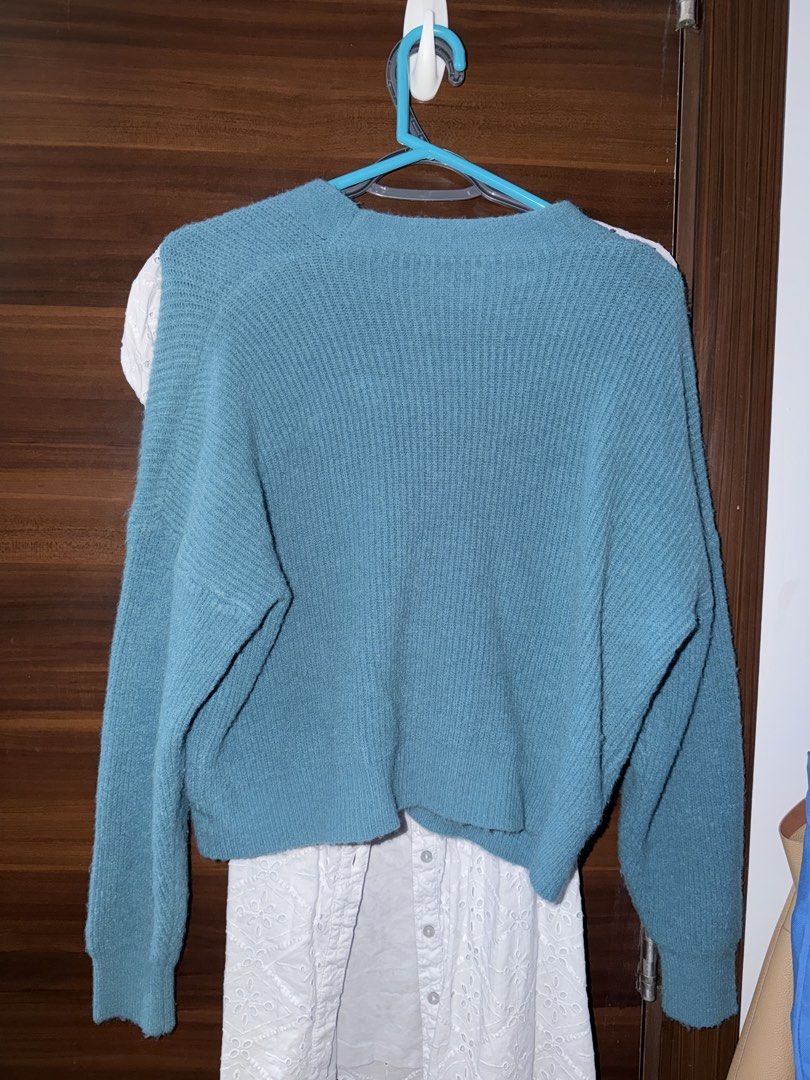 Knit V-Neck Cardigan (Category: Coats, Jackets and Outerwear) located in Mandaluyong City. Submitted by kadynkelsey (Listing ID 1470039065, Image 2). Description: For reference: -5'2" size S in Uniqlo - Vibrant bright blue chunky knit cardigan - Deep V-neckline with 3 large cream buttons - Comfortable long sleeves with dropped shoulders - Ribbed hem, cuffs, and collar for a snug fit - Cozy, textured material ideal for layering in cooler weather.