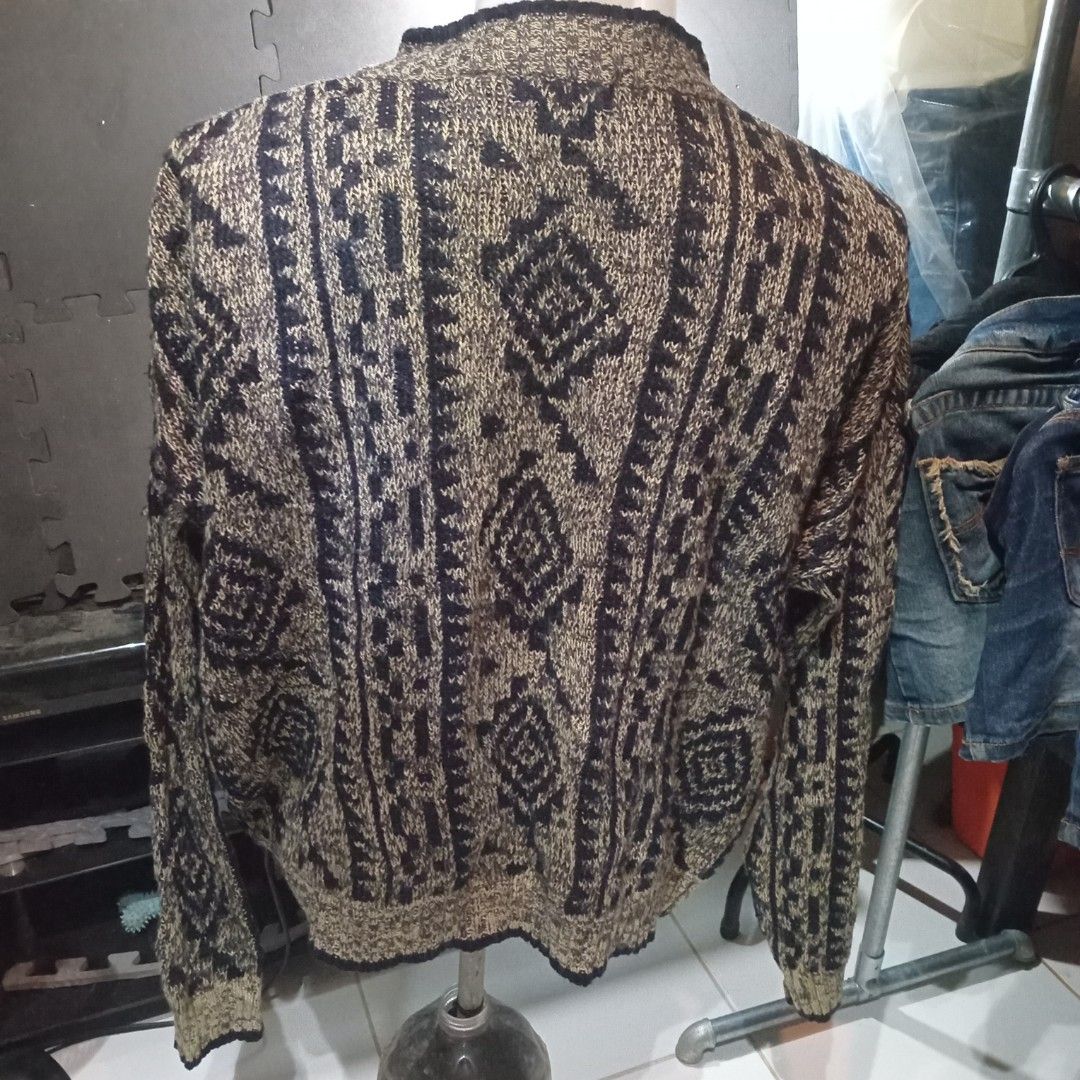 Knitted Close Neck Sweater (MEN) (Category: Coats, Jackets and Outerwear) located in Angono. Submitted by thrifted.fashionshop (Listing ID 1470109392, Image 3). Description: Fit - XL *knitted *close neck <COLORS MAY VARY DUE TO LIGHTING> MOP : Gcash only COURIER : Jnt / Lalamove REMINDER : Shipping fee ay hindi kasama sa presyo ng item.