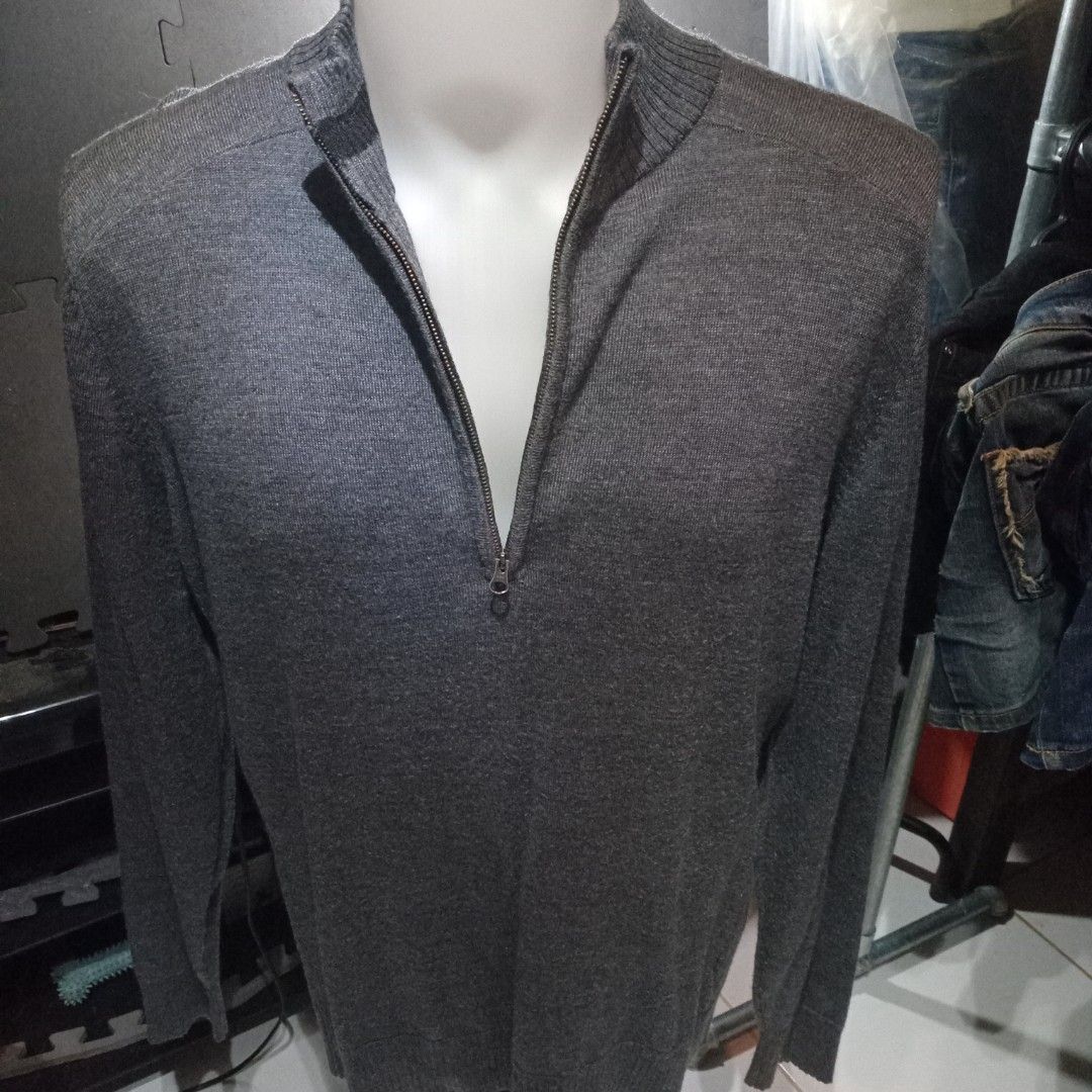 Knitted Quarter-Zip (MEN) (Category: Coats, Jackets and Outerwear) located in Angono. Submitted by thrifted.fashionshop (Listing ID 1470118696, Image 2). Description: Fit - large *cotton knitted *q-zip *light weight *gray color <COLORS MAY VARY DUE TO LIGHTING> MOP : Gcash only COURIER : Jnt / Lalamove REMINDER : Shipping fee ay hindi kasama sa presyo ng item.