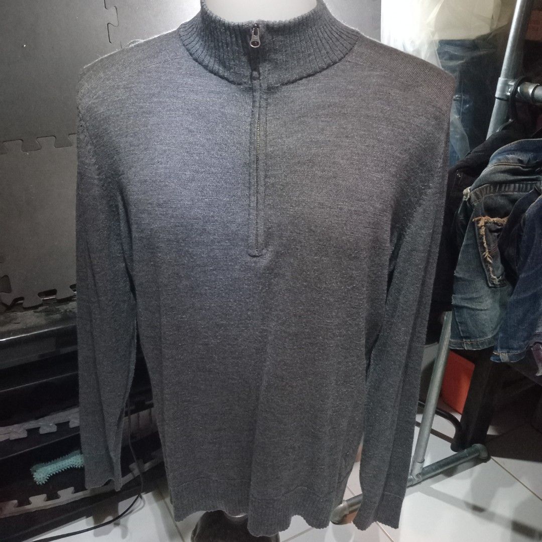 Knitted Quarter-Zip (MEN) (Category: Coats, Jackets and Outerwear) located in Angono. Submitted by thrifted.fashionshop (Listing ID 1470118696, Image 1). Description: Fit - large *cotton knitted *q-zip *light weight *gray color <COLORS MAY VARY DUE TO LIGHTING> MOP : Gcash only COURIER : Jnt / Lalamove REMINDER : Shipping fee ay hindi kasama sa presyo ng item.