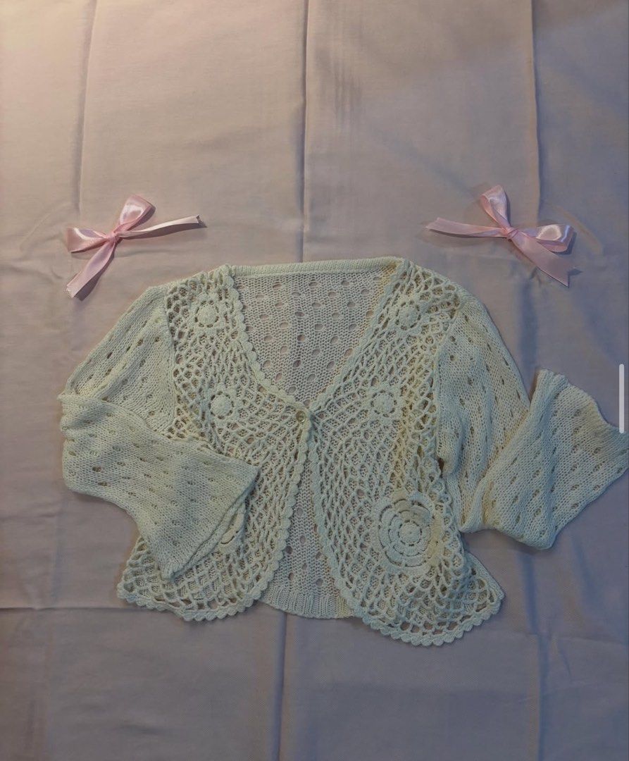 Knitted top / bolero (Category: Coats, Jackets and Outerwear) located in Tacloban City. Submitted by secondstorybyvic (Listing ID 1470071641, Image 1). Description: White/Beige Knitted Cover Up - XS - S Around Tacloban City & Palo, Leyte Y Payment: Gotyme Delivery & Shipping: Maxim/J&T (covered by the buyer) *NO MEET UPS*.