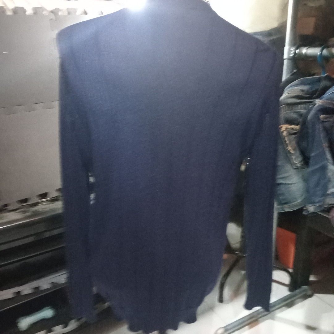 Knitted V-Shaped Sweater (MEN) (Category: Coats, Jackets and Outerwear) located in Angono. Submitted by thrifted.fashionshop (Listing ID 1470120132, Image 2). Description: Fit - large *cotton knitted *V neck *light weight *dark blue color <COLORS MAY VARY DUE TO LIGHTING> MOP : Gcash only COURIER : Jnt / Lalamove REMINDER : Shipping fee ay hindi kasama sa presyo ng item.
