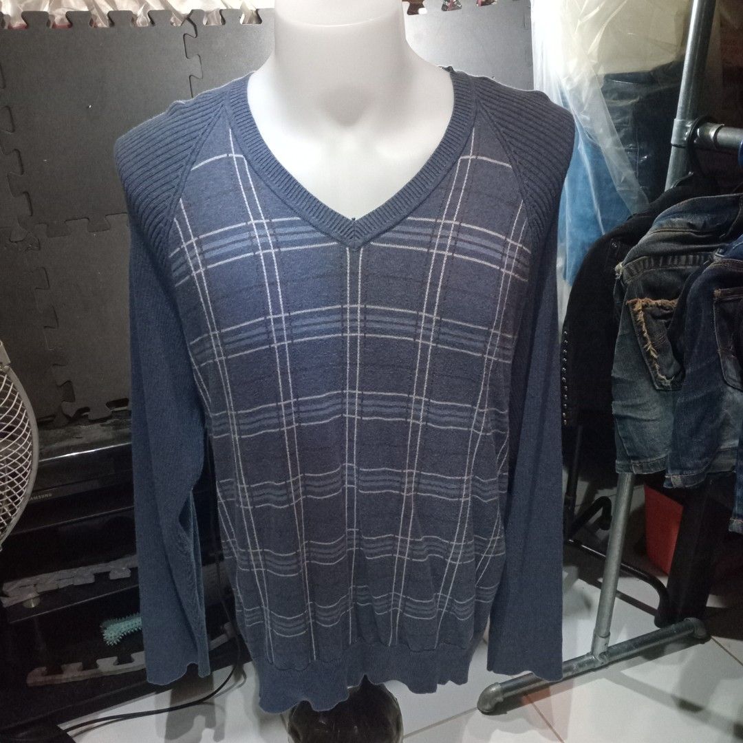 Knitted V-Shaped Sweater ( MEN) (Category: Coats, Jackets and Outerwear) located in Angono. Submitted by thrifted.fashionshop (Listing ID 1470120827, Image 1). Description: Fit - large *cotton knitted *v neck *light weight <COLORS MAY VARY DUE TO LIGHTING> MOP : Gcash only COURIER : Jnt / Lalamove REMINDER : Shipping fee ay hindi kasama sa presyo ng item.