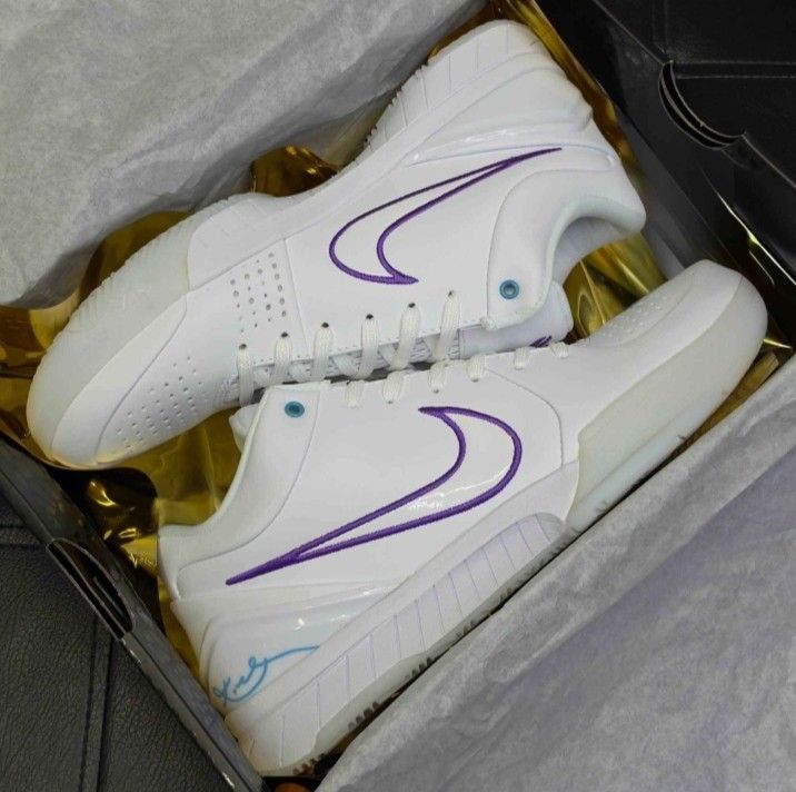 Kobe Protro 4 "White Purple" 🥶😍 (Category: Sneakers) located in Manila. Submitted by josier_181 (Listing ID 1470038287, Image 3). Description: Available now Ma'am/Sir Pm for more details Your order via lalamove COD or GCASH payment. Kung anong nasa post ko po yun po mismo ang dadating na item sa inyo 💯 Good quality and condition Thank you and God bless Womens Size Guide 5US - 36 EU/FR - 22CM 6US - 37 EU/FR - 23CM 6.5US - 37.5 EU/FR - 23.5CM 7U
