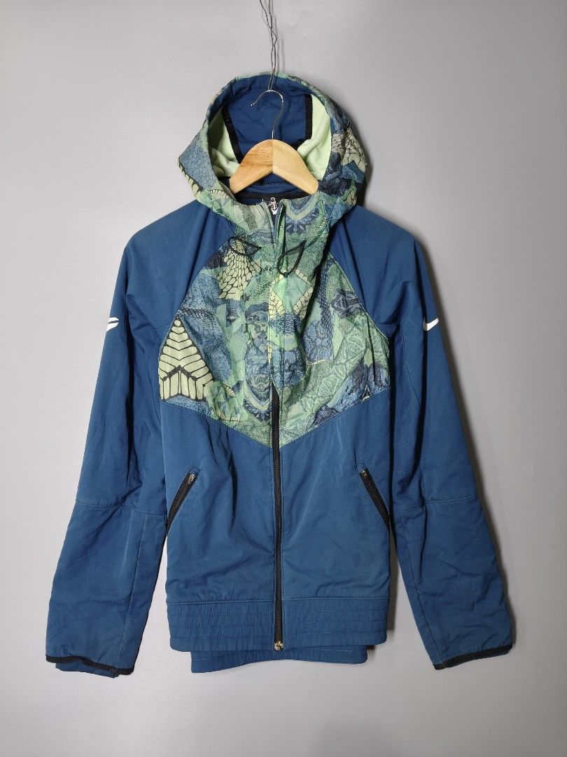 Kobe Snake Skin (Category: Coats, Jackets and Outerwear) located in Baguio. Submitted by modern6tone6 (Listing ID 1470046875, Image 1). Description: Excellent-New Condition 9.8/10 Color rate Large on tag.
