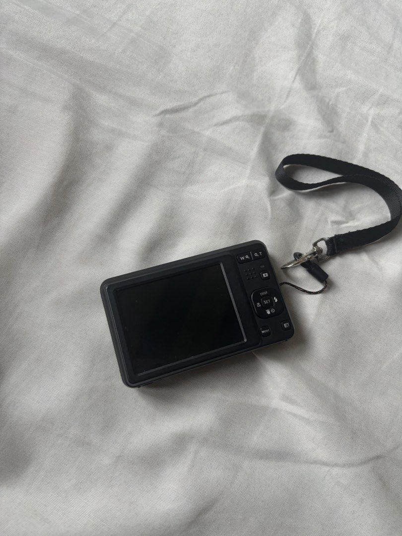Kodak PIXPRO FZ55 Digital Camera Black (Category: Cameras) located in Manila. Submitted by yrh47wrqmg28828 (Listing ID 1470113006, Image 2). Description: - Brand: Kodak PIXPRO FZ55 - Color: Sleek black finish - Comes with Hard Case, SD Card, Card Reader -Orig price at 11k - issues: power button slightly lubog but still functioning, very minimal pixel issue in the screen.