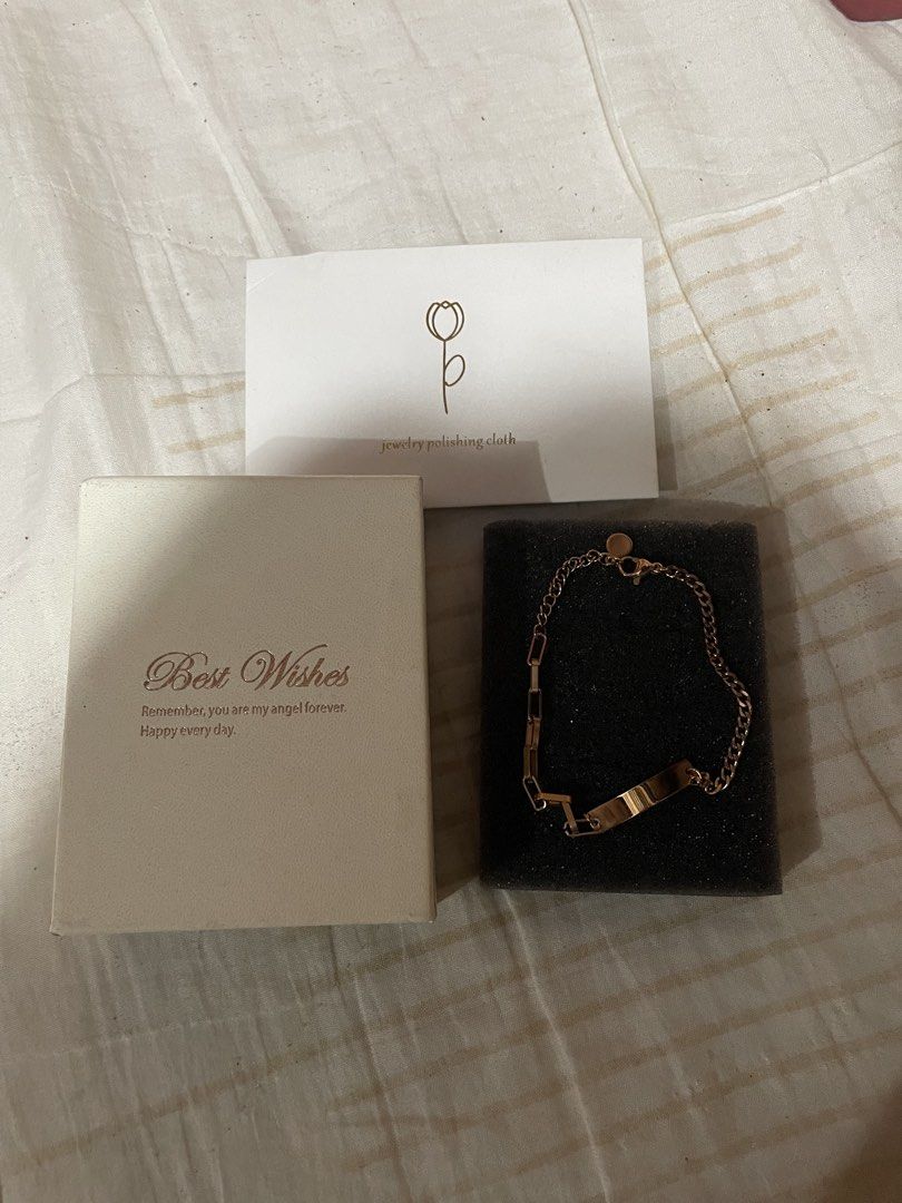 korean bracelet (Category: Bracelets) located in Silang. Submitted by luckykoki2018 (Listing ID 1469977064, Image 3). Description: bka like nyo diko kc gnagamit pwede ipang gift pinabili ko sa ate ko sa korea maganda sya sayang kc at nka stock lang..take nite lang po dpo sya naisasangla,thanks....