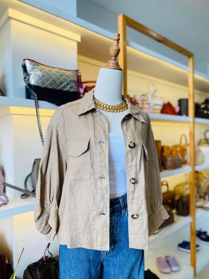 KOREAN BUTTON DOWN TOP (Category: Others Tops) located in Baguio. Submitted by asna_taku (Listing ID 1470044419, Image 2). Description: KOREAN BUTTON DOWN TOP M-L ₱680.
