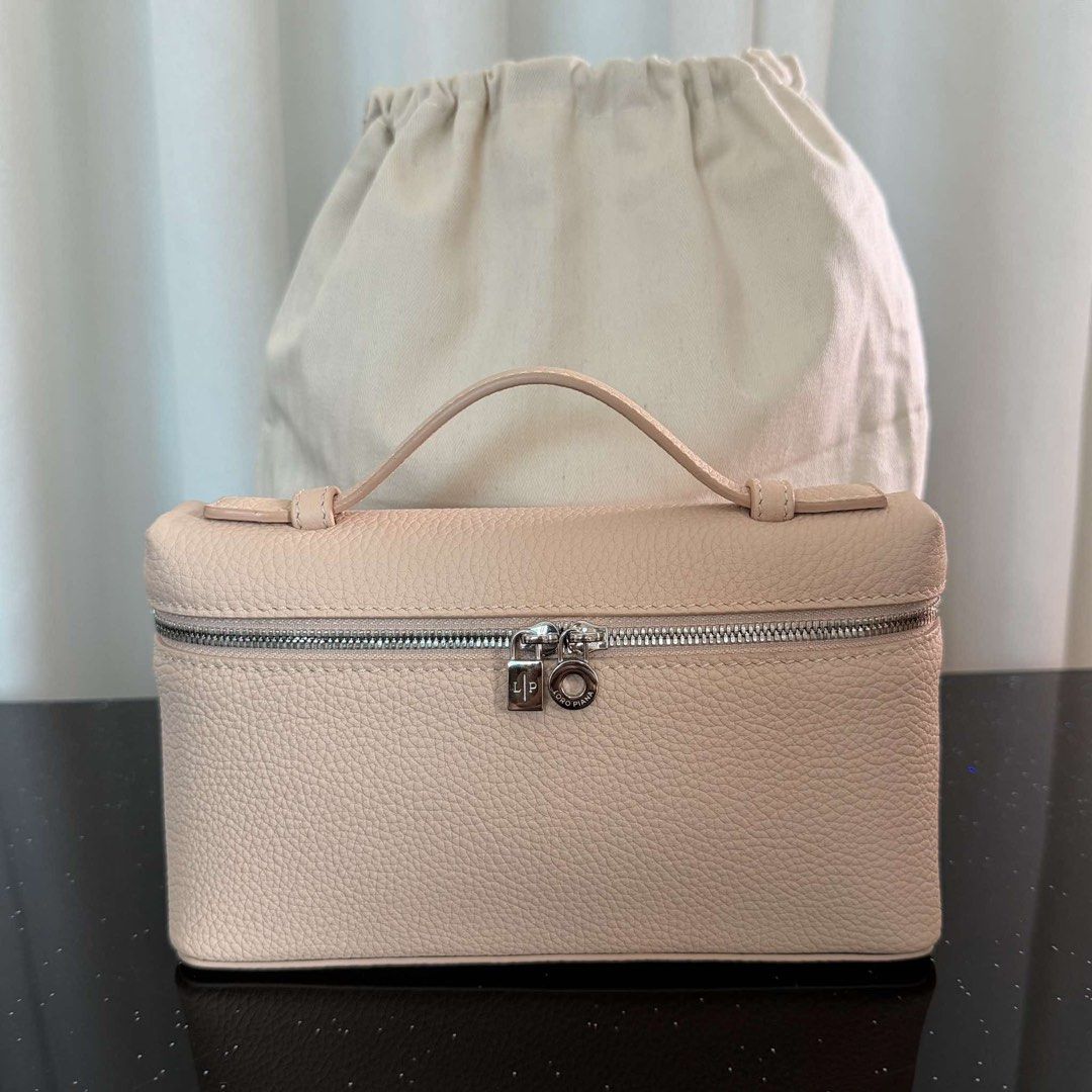 ❣️L19 CrossBodyBag❣️ (Category: Cross-body Bags) located in Manila. Submitted by annmacalua (Listing ID 1469949107, Image 2). Description: What u see is what u get!🥰.