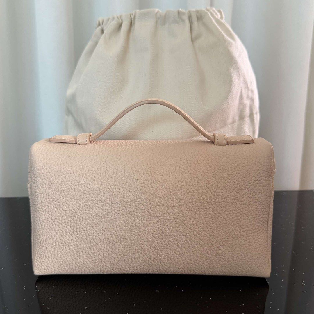 ❣️L19 CrossBodyBag❣️ (Category: Cross-body Bags) located in Manila. Submitted by annmacalua (Listing ID 1469949107, Image 3). Description: What u see is what u get!🥰.