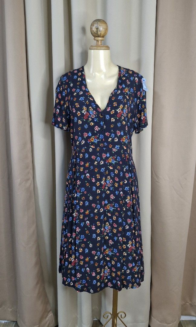 L: Dress (Category: Dresses) located in Calabanga. Submitted by deniseallyson (Listing ID 1470051232, Image 1). Description: .
