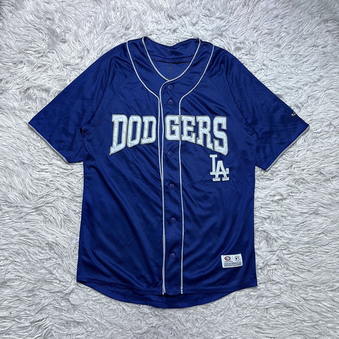 La Dodgers MLB jersey (Category: Activewear) located in Baguio. Submitted by sellingtonshop (Listing ID 1469949622, Image 1). Description: u4. Los Angeles Dodgers Baseball Jersey by True Fan Size: S mens or M womens Dimes: 26*19 Condition: excellent Issue: none Mine: 780 Steal: 880 Grab: 980.