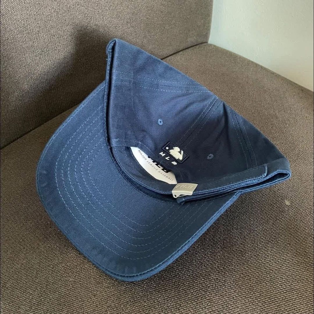 LA Dodgers Navy Blue Baseball Cap (Category: Caps & Hats) located in Paranaque City. Submitted by yanie.ae (Listing ID 1469995904, Image 2). Description: - Color: Navy blue with white embroidered LA logo - Style: Classic six-panel construction with curved brim - Fit: Adjustable back strap for a custom fit - Condition: Clean fabric with a well-structured crown that holds its shape - Ideal for: Everyday casual outfits and sun protection.