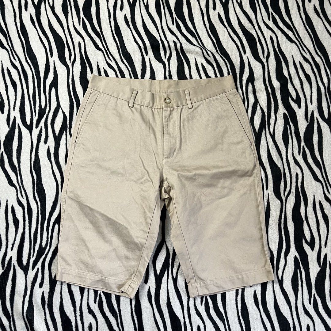 Lacoste chino short (Category: Shorts) located in Manila. Submitted by royaldripmanila (Listing ID 1470050911, Image 1). Description: Sign of usage W32 L22.