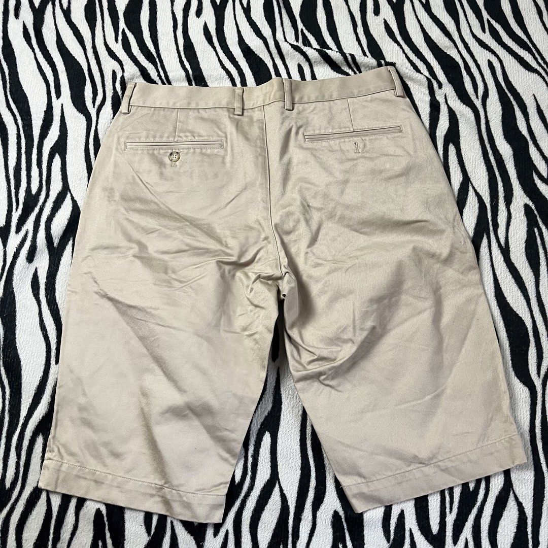 Lacoste chino short (Category: Shorts) located in Manila. Submitted by royaldripmanila (Listing ID 1470050911, Image 2). Description: Sign of usage W32 L22.