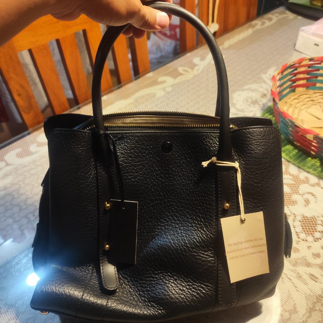 Lacucci Shoulder Bag (Category: Luxury Bags & Wallets) located in Manila. Submitted by buyybustt (Listing ID 1470093267, Image 2). Description: Need to Let Go Dm.