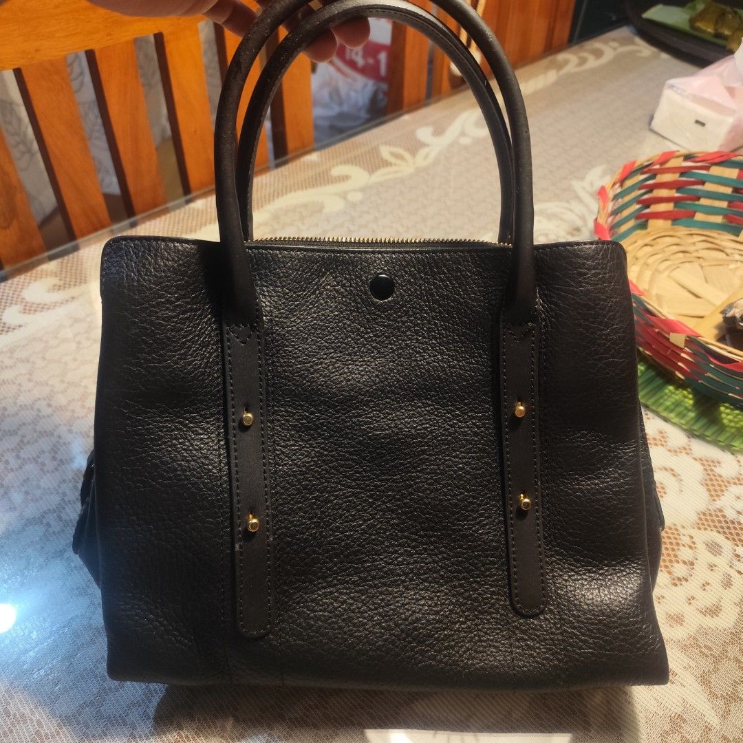 Lacucci Shoulder Bag (Category: Luxury Bags & Wallets) located in Manila. Submitted by buyybustt (Listing ID 1470093267, Image 1). Description: Need to Let Go Dm.
