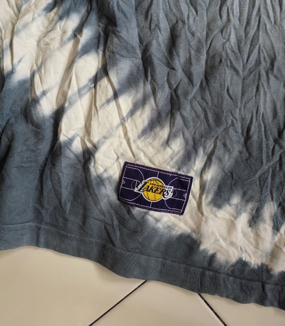 Lakers (Category: Tshirts & Polo Shirts ) located in Legazpi City. Submitted by livedolphin_68dee2 (Listing ID 1469999641, Image 3). Description: Size XL VGOOD CONDITION.