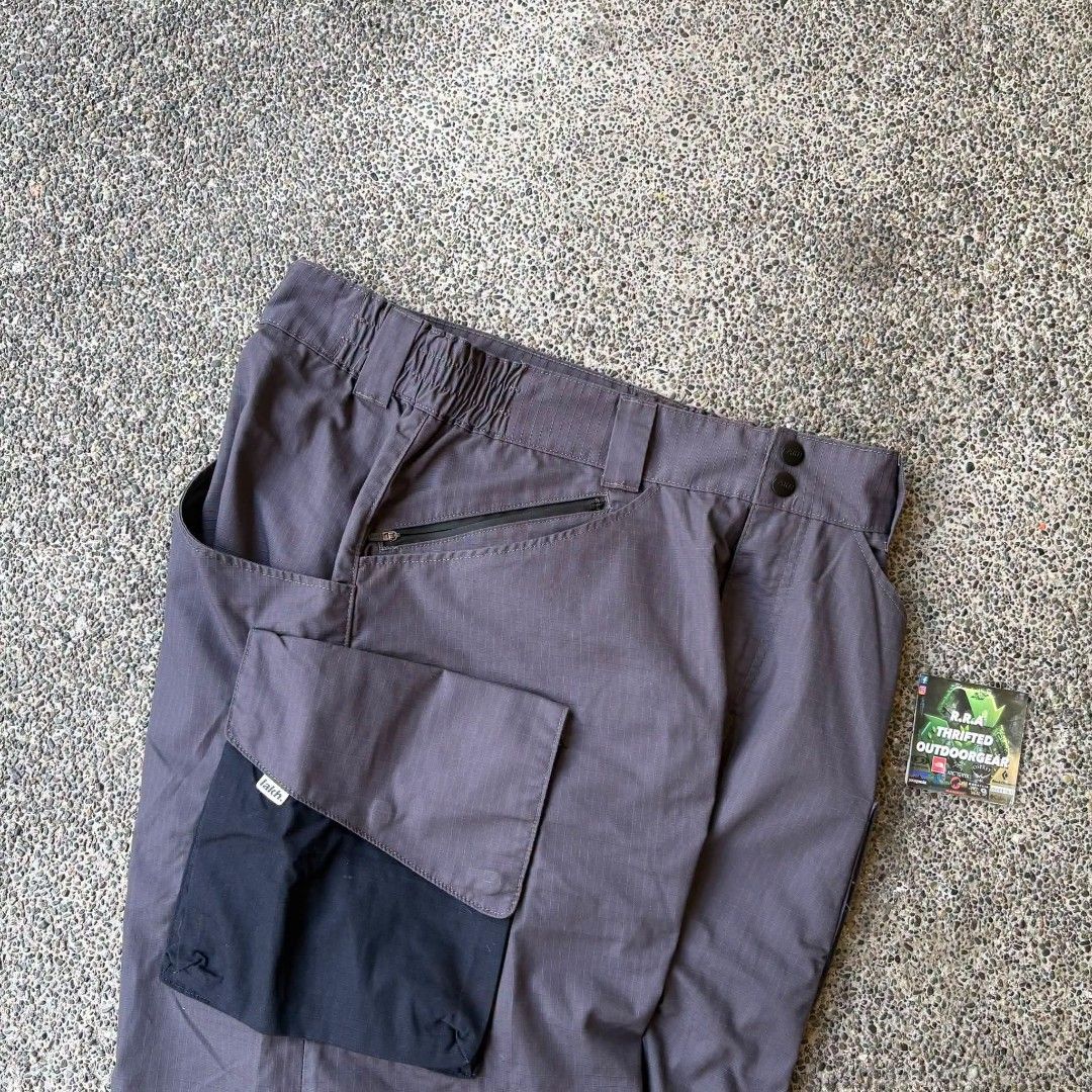 LAKH Slanted Pockets Cargo Pants Men’s (Category: Joggers) located in Caloocan City. Submitted by rjlthrifts (Listing ID 1470119143, Image 2). Description: LAKH Slanted Pockets Cargo Pants Men’s design focused heavily on the gorpcore and streetwear aesthetic. Excellent Condition Color Rate 10/10 34 - 36 Waist Line 40.5 Length No Issue. Price. 1,980 Loc. South Caloocan Courier. J&T And Flash Express.