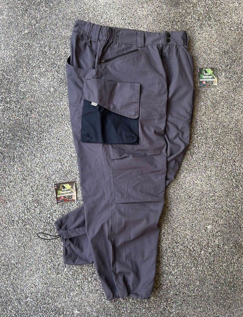 LAKH Slanted Pockets Cargo Pants Men’s (Category: Joggers) located in Caloocan City. Submitted by rjlthrifts (Listing ID 1470119143, Image 1). Description: LAKH Slanted Pockets Cargo Pants Men’s design focused heavily on the gorpcore and streetwear aesthetic. Excellent Condition Color Rate 10/10 34 - 36 Waist Line 40.5 Length No Issue. Price. 1,980 Loc. South Caloocan Courier. J&T And Flash Express.