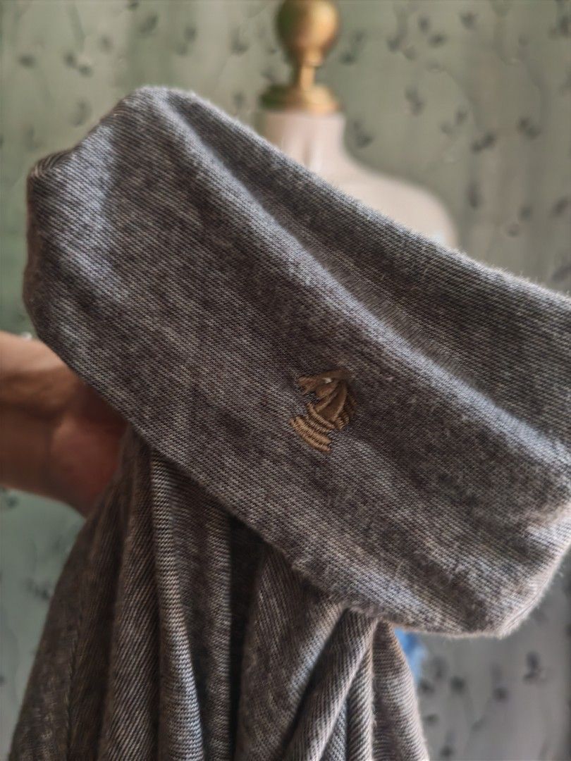 Lands' End Brown Turtleneck Long Sleeve Top Size L (Category: Longsleeves) located in Caloocan City. Submitted by _misskaye (Listing ID 1470043955, Image 3). Description: - Brand: Lands' End - Size: L - Color: Brown - Material: Soft ribbed knit - Features: Classic turtleneck, long sleeves, small embroidered logo on left collar - Condition: Great pre-loved staple piece - Perfect for layering and easy to pair with jeans or skirts.