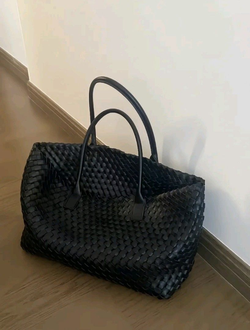 large capacity black woven unisex shoulder bag (Category: Shoulder Bags) located in Caloocan City. Submitted by shop.jeo (Listing ID 1470106676, Image 1). Description: 📩 send dm if interested!.