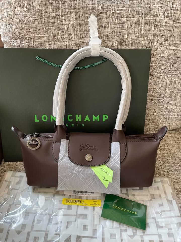 LC Eastwest Baguette Bag (Category: Shoulder Bags) located in Binan City. Submitted by pinkykeenshop (Listing ID 1470099829, Image 1). Description: .