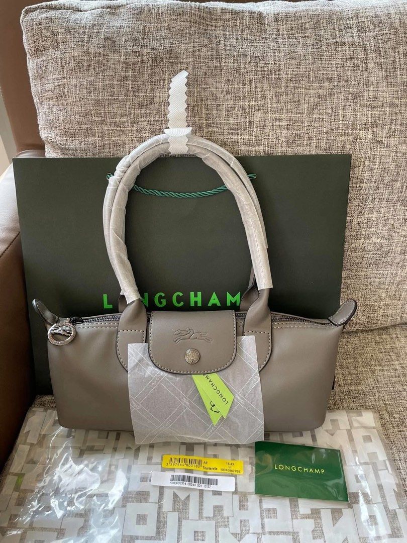 LC Eastwest Baguette Bag (Category: Shoulder Bags) located in Binan City. Submitted by pinkykeenshop (Listing ID 1470099977, Image 1). Description: .