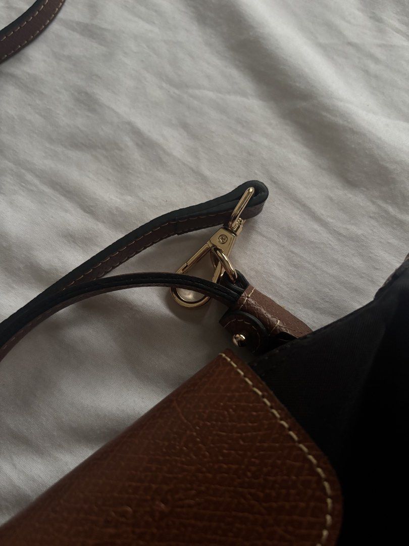 LC SLING BAG (Category: Cross-body Bags) located in Cavite. Submitted by xxjxt (Listing ID 1469953610, Image 3). Description: orig price: 7.5k nagamit lang ng ilang beses.
