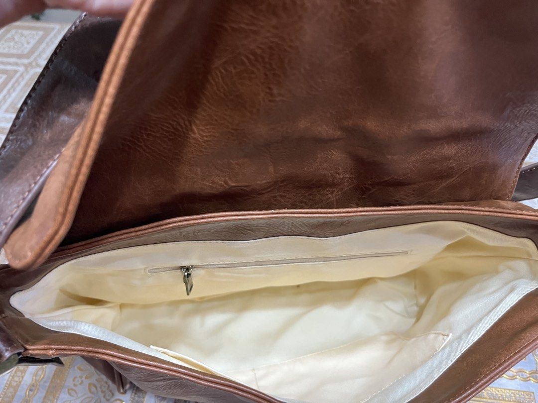 Leather bag (Category: Cross-body Bags) located in Bacoor. Submitted by ayit. (Listing ID 1470068209, Image 3). Description: Orig personal japan gling Leather - Brand: Allison Brown - Color: Classic Brown - Material: Soft faux leather with durable stitching - Design: Messenger/crossbody style with front flap, buckle accent, and sturdy adjustable strap - Storage: Spacious main compartment with light-colored lining, internal zipper pocket, and an e