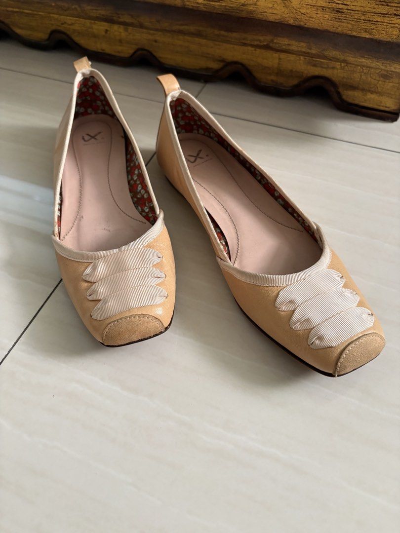 Leather Ballet Flats (Category: Flats & Sandals) located in Muntinlupa City. Submitted by jane226ph (Listing ID 1470079042, Image 1). Description: Ballet Flats Size EU 37 Genuine leather upper and sole Color Classic beige / nude Square toe with ribbon detail Made in Spain Bought in Spain Rare older boutique design .