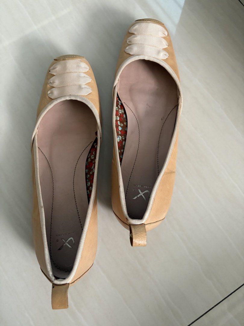 Leather Ballet Flats (Category: Flats & Sandals) located in Muntinlupa City. Submitted by jane226ph (Listing ID 1470079042, Image 2). Description: Ballet Flats Size EU 37 Genuine leather upper and sole Color Classic beige / nude Square toe with ribbon detail Made in Spain Bought in Spain Rare older boutique design .