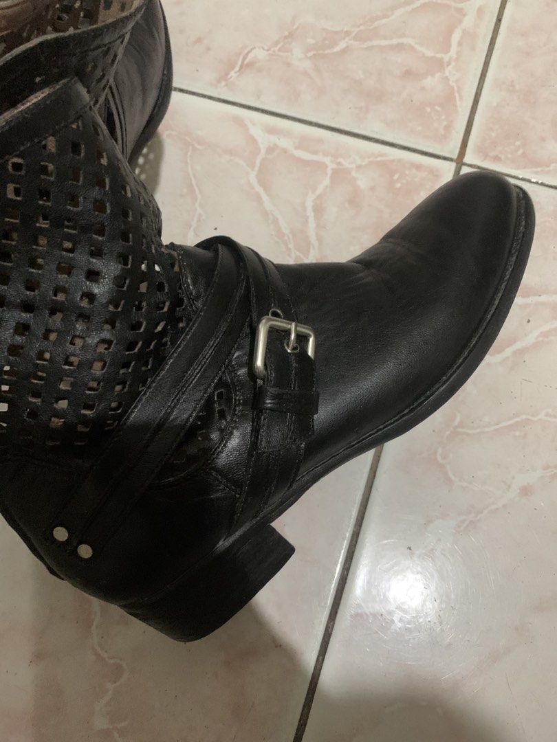 Leather buckled pointed boots (Category: Announcements) located in Manila. Submitted by garmentvoidarchive_ (Listing ID 1470076032, Image 2). Description: 250 + sf painted to black Good Leather Fits Size 39 - 40 .