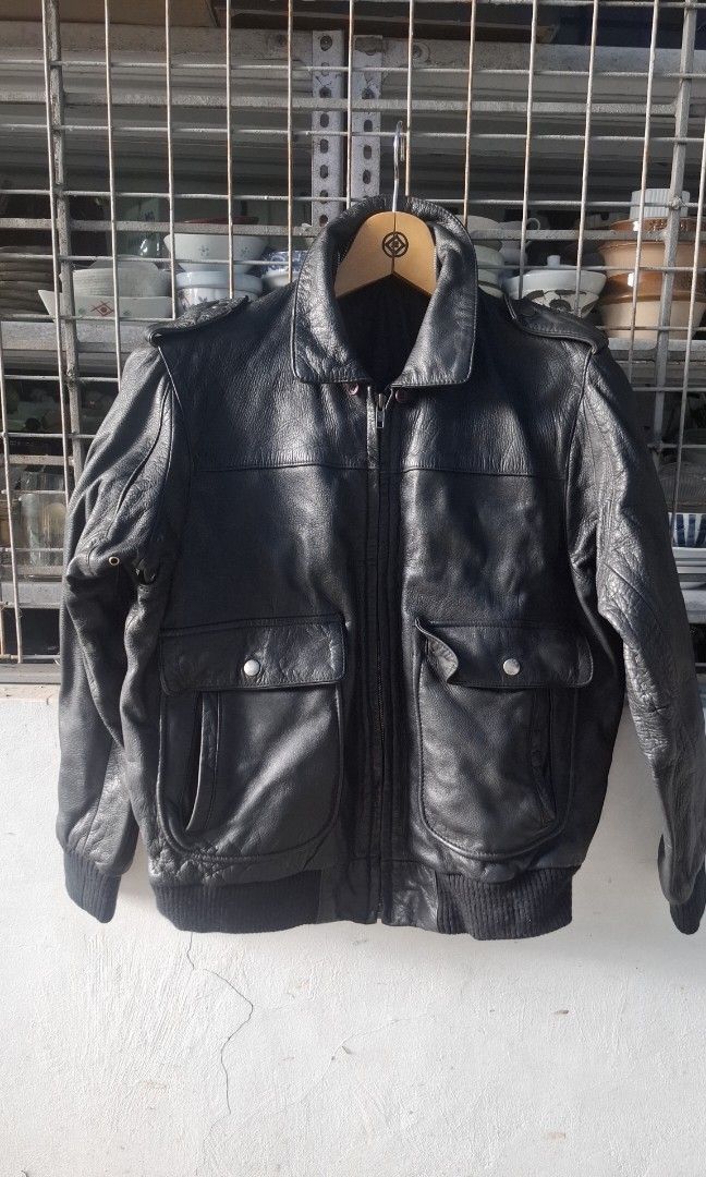 LEATHER JACKET (Category: Coats, Jackets and Outerwear) located in Antipolo. Submitted by goldentiger-ac44 (Listing ID 1470082206, Image 1). Description: Leather jacket Size large Pure leather Excellent condition Price 2500 Antipolo city location.