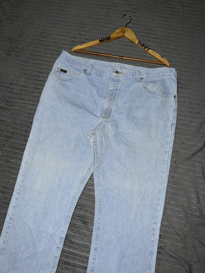 LEE ACID WASH PANTS (Category: Jeans) located in Manila. Submitted by triptothrift7 (Listing ID 1470078613, Image 3). Description: message if you are interested! for fast transaction LEE ACID WASH PANTS for only 1000 size 42 waistline 40 x 42 length 43 hem 9 no major issue need wash only excellent condition color rate 9/10 mode of payment gcash or bank transfer location Biñan laguna.