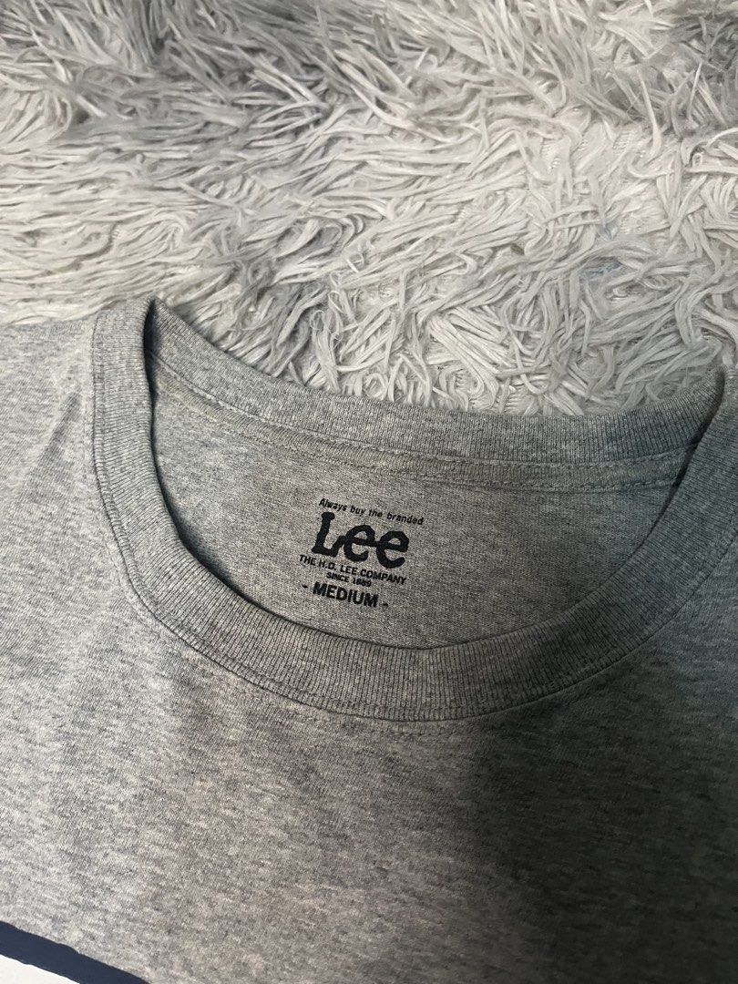 Lee Gray T-Shirt Medium Logo Print (Category: Shirts) located in Muntinlupa City. Submitted by pastforwardthrift (Listing ID 1470126257, Image 3). Description: - Brand: Lee - Color: Gray - Size: Medium - Design: Bold logo print on chest - Fit: Classic crew neck with short sleeves - Condition: Excellent, clean fabric with no stains or holes - Style: Comfortable everyday basic.