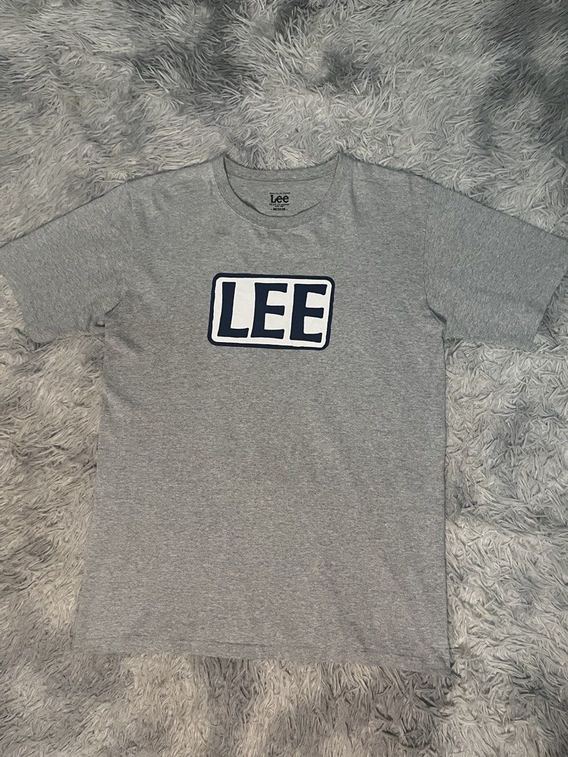 Lee Gray T-Shirt Medium Logo Print (Category: Shirts) located in Muntinlupa City. Submitted by pastforwardthrift (Listing ID 1470126257, Image 1). Description: - Brand: Lee - Color: Gray - Size: Medium - Design: Bold logo print on chest - Fit: Classic crew neck with short sleeves - Condition: Excellent, clean fabric with no stains or holes - Style: Comfortable everyday basic.