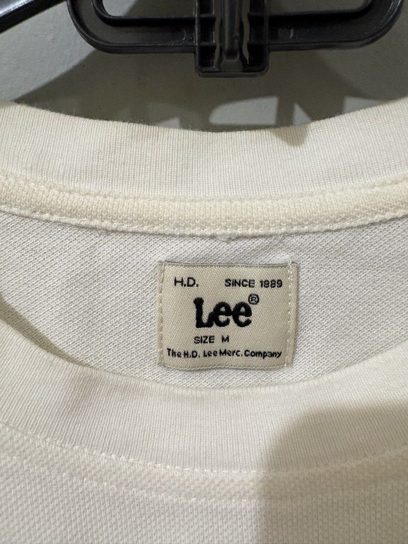 Lee Oversized Shirt (Category: Shirts) located in Quezon City. Submitted by jindori._. (Listing ID 1470034080, Image 3). Description: Dimensions (WxL): 21x21.5 Color rate: 8/10 Need Wash Colors may vary due to lighting Ship out every weekends.