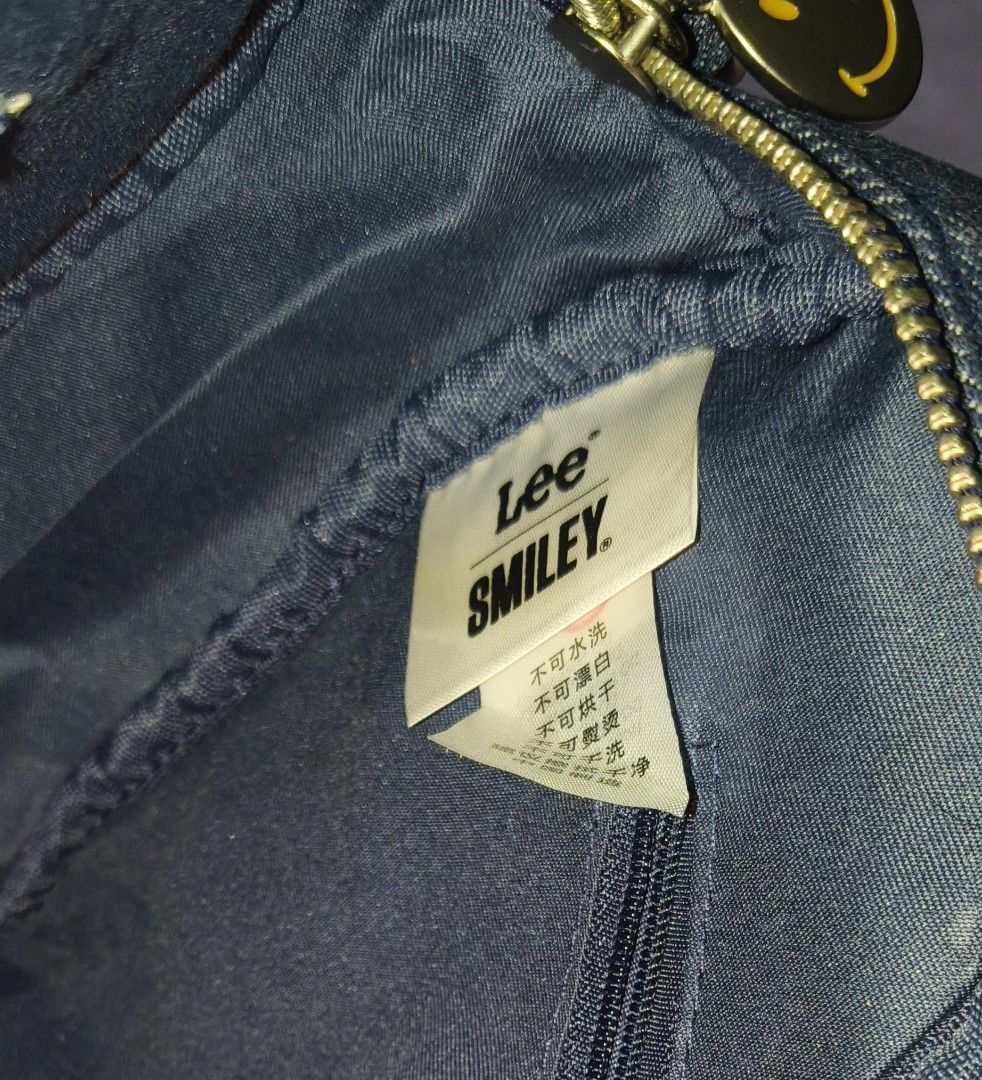 Lee x Smiley (Official Collaboration Limited Edition) (Category: Tote Bags) located in Villasis. Submitted by bunnybabe08 (Listing ID 1470131546, Image 2). Description: • Brand: Lee x Smiley (Official Collaboration Limited Edition) • Material: Premium Denim Fabric / Embroidered Daisy Detail • Color/Hardware: Dark Blue Denim with White and Yellow Accent / Silver-Tone D-Ring • Condition: Good as new. Authentic collaboration piece in excellent, pris