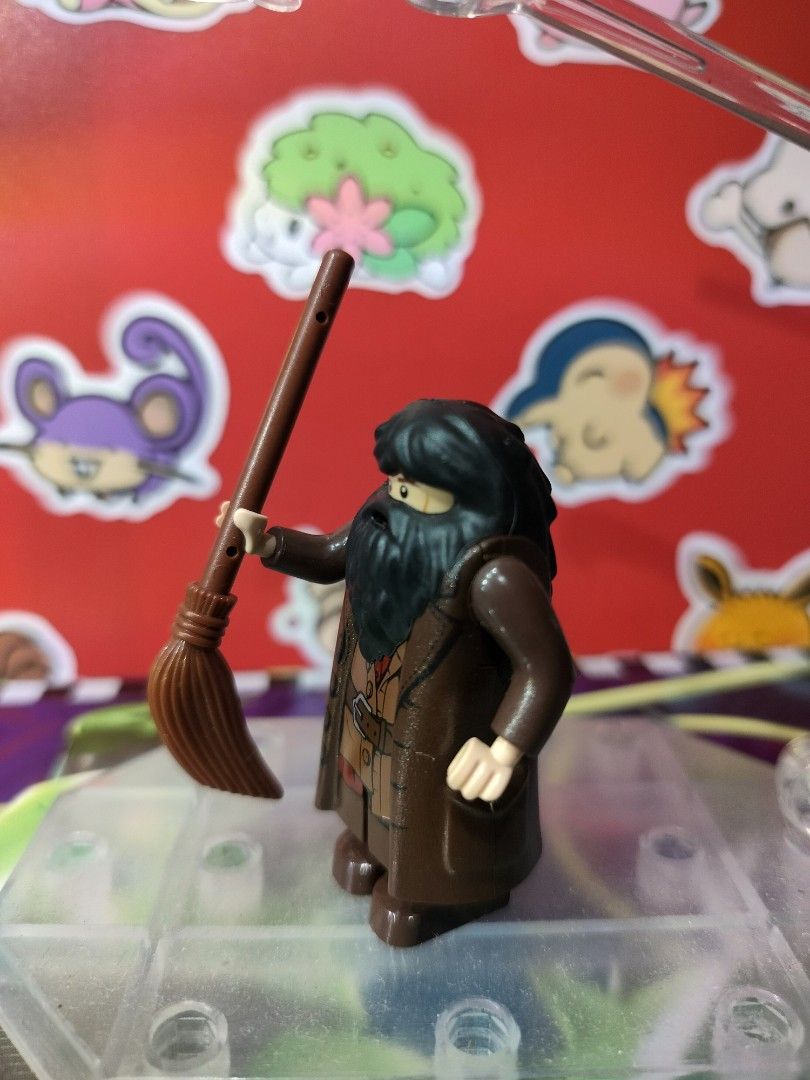LEGO Rubeus Hagrid (hp111) with Broomstick Bundle (Category: Lego & Building Sets) located in San Antonio. Submitted by lansbitshop (Listing ID 1470090583, Image 3). Description: Listing: LEGO Rubeus Hagrid (hp111) with Broomstick Bundle Minifigure: Genuine LEGO Rubeus Hagrid (ID: hp111) from the classic 2010–2011 era. Features his iconic oversized dark brown coat mold and molded shaggy hair/beard combo. Accessory: Includes an authentic LEGO redd