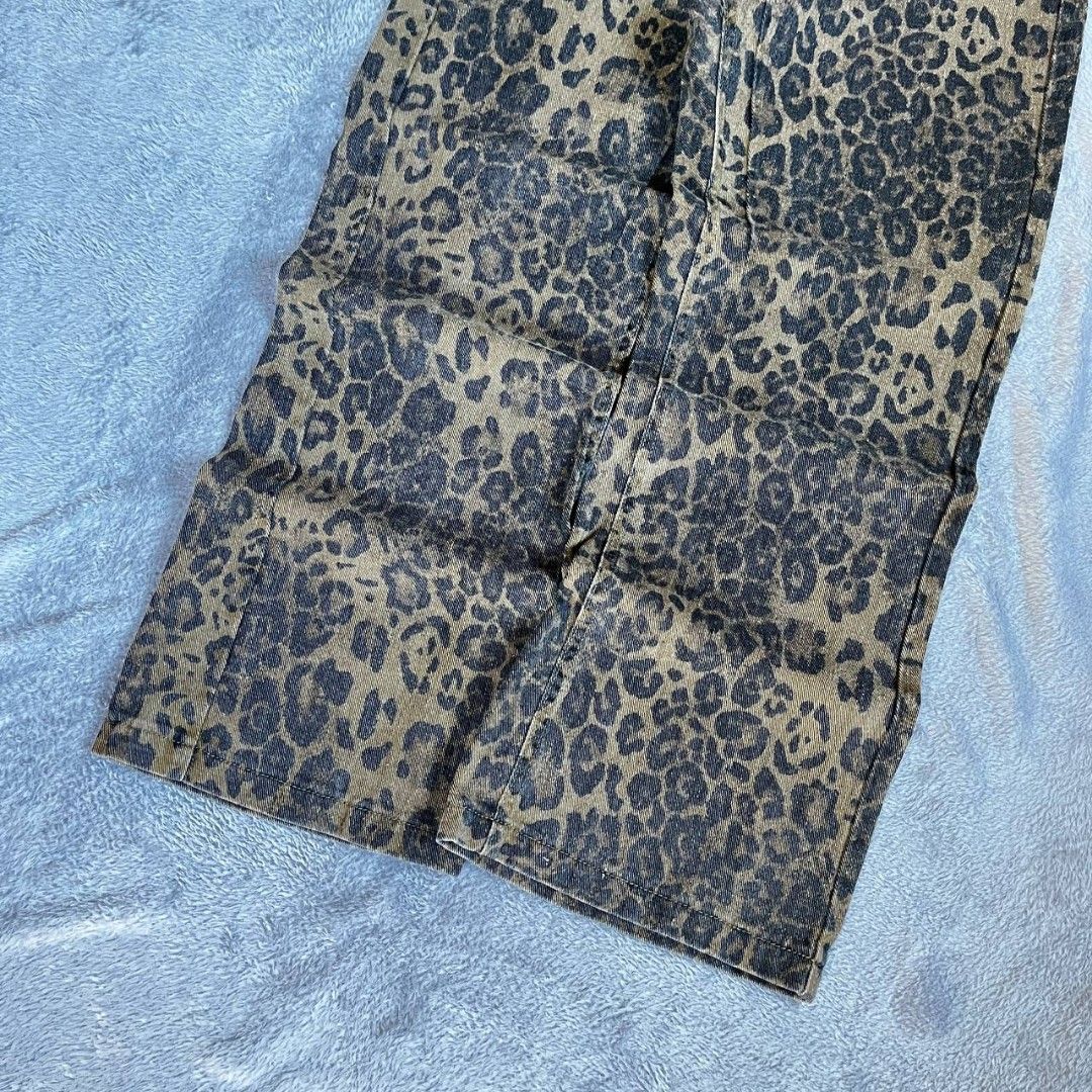 LEOPARD BAGGY PANTS (Category: Jeans) located in Naga. Submitted by thrift_na (Listing ID 1470066481, Image 3). Description: 📍 LEOPARD BAGGY PANTS 📐 Dimensions ( inches ) Waistline: 30/31 Length: 41 Thigh: 12.5 Hem: 10.5 📜 Details Already Wash/Ready To Wear Color Rate: 10/10 Issue: None Hard Fabric & Heavy Good Fittings.