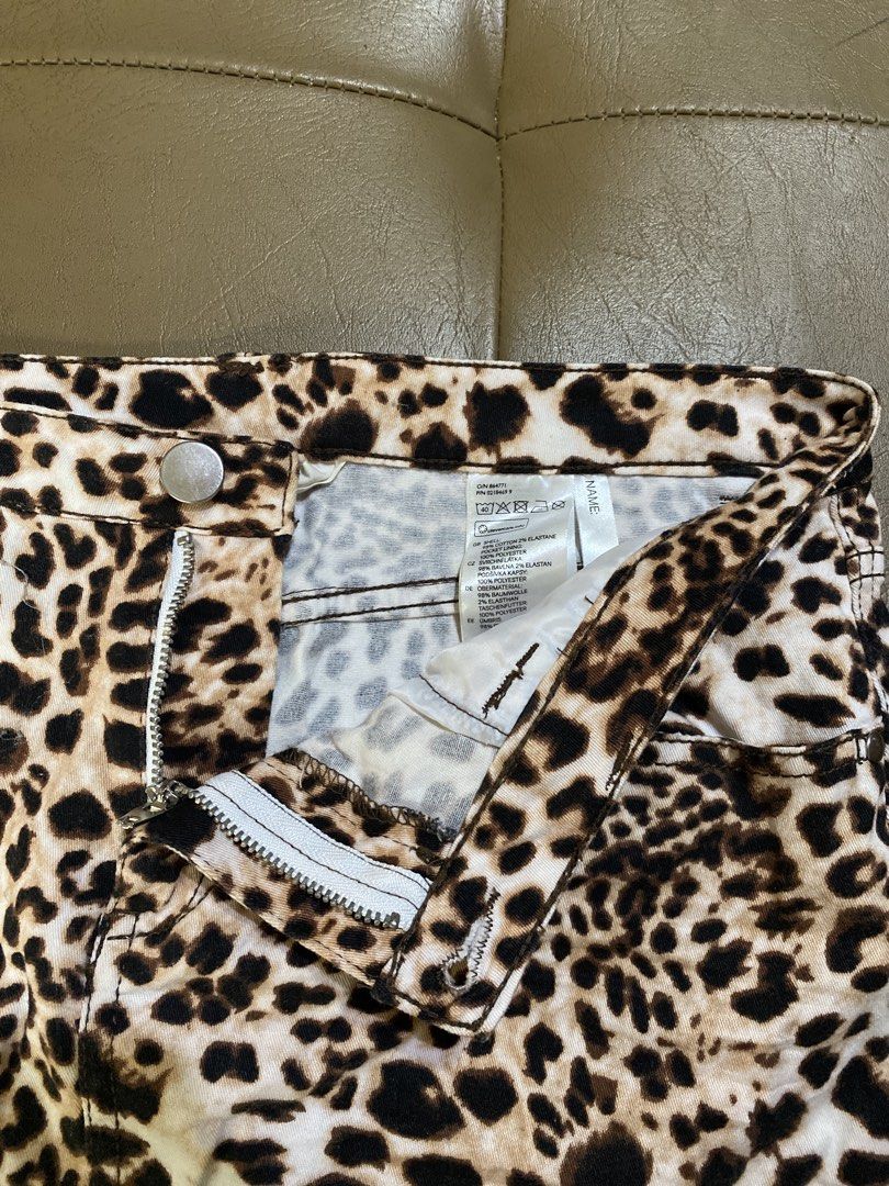 Leopard print denim mini skirt (Category: Skirts) located in Batangas. Submitted by v.ukay (Listing ID 1470005606, Image 2). Description: .
