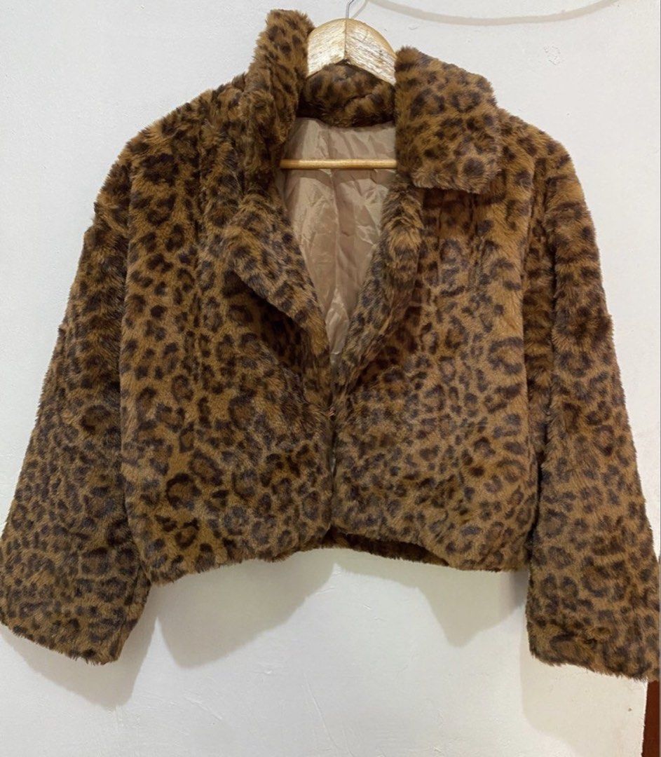 leopard-print faux fur (Category: Coats, Jackets and Outerwear) located in Makati City. Submitted by cozydapper (Listing ID 1470061700, Image 2). Description: .