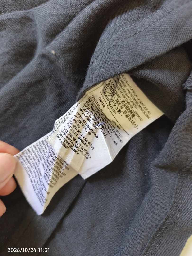 Levis (Category: Tshirts & Polo Shirts) located in Kota Bharu. Submitted by yusufsecondstore (Listing ID 1469972796, Image 3). Description: pit 20 L29.