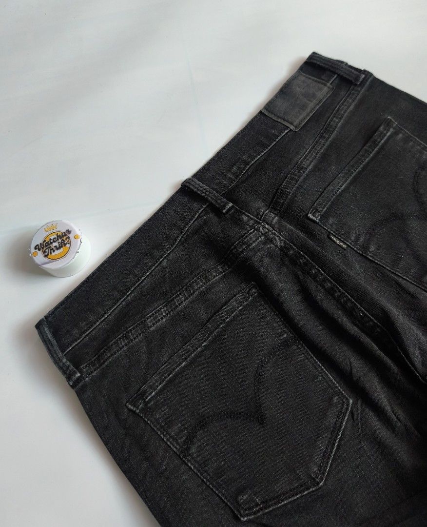 Levi’s 314 Shaping Straight Jeans (Category: Jeans) located in Manapla. Submitted by gentleturtle_3dc683 (Listing ID 1469948709, Image 2). Description: Levi’s 314 Shaping Straight Jeans 💵 ₱ 449 📏 Size: Waistline 32 - 36Length 38 Hem 7 ½ 🎨 Color Rate: 9.5 /10 or better ✨ Condition: Great ⚠️ Issue: Minor stains Pre-loved thrifted item. 💬 Message us for inquiries!.